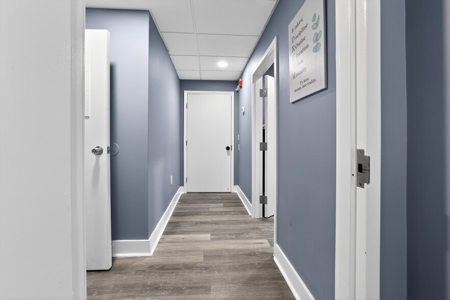 More Photos Of 1501 N Walnut St, Wilmington Office For Sale