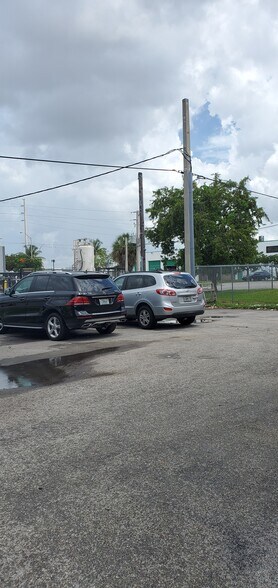 More Photos Of 4201-4237 NW 37th Ave, Miami Warehouse For Lease