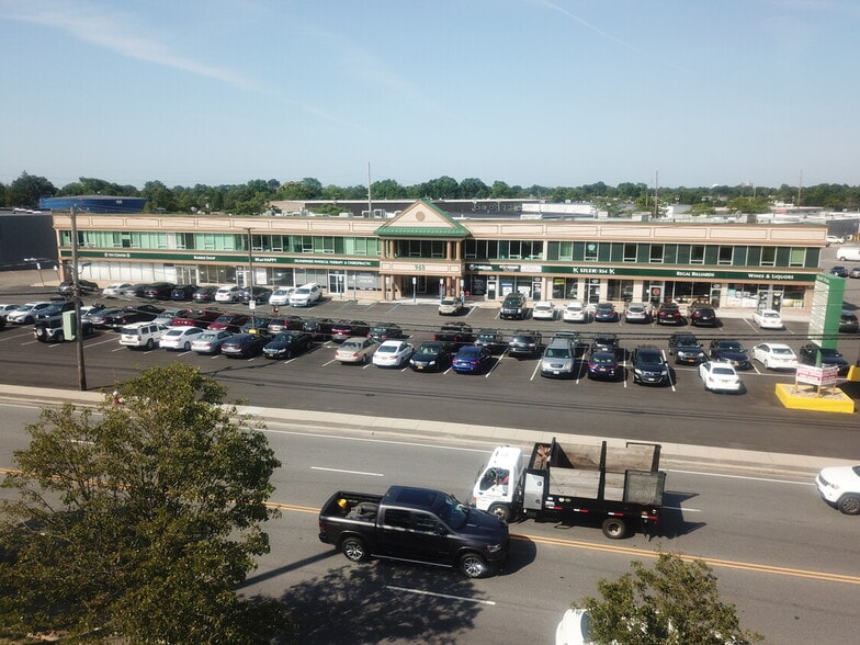 More Photos Of 950-970 S Broadway, Hicksville Office For Lease