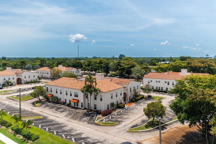 More Photos Of 7777 N University Dr, Tamarac Medical For Sale