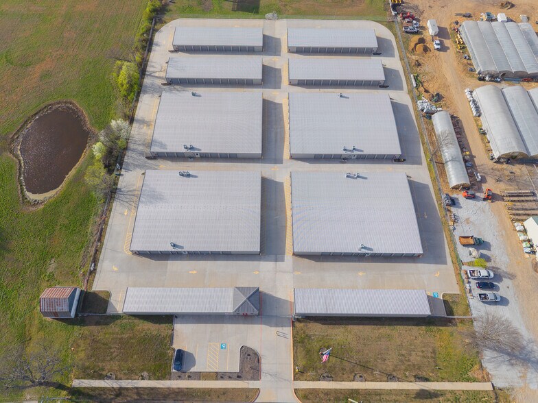More Photos Of 1110 E Kenwood St, Siloam Springs Self Storage For Lease