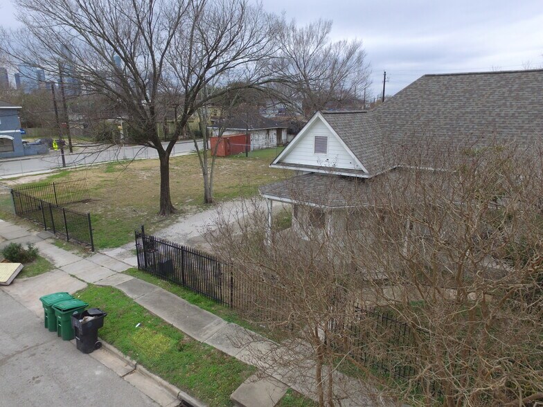 More Photos Of 1905 Chapman St, Houston Apartments For Lease