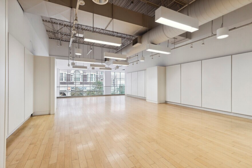 More Photos Of 1510 Walnut St, Philadelphia Storefront For Lease