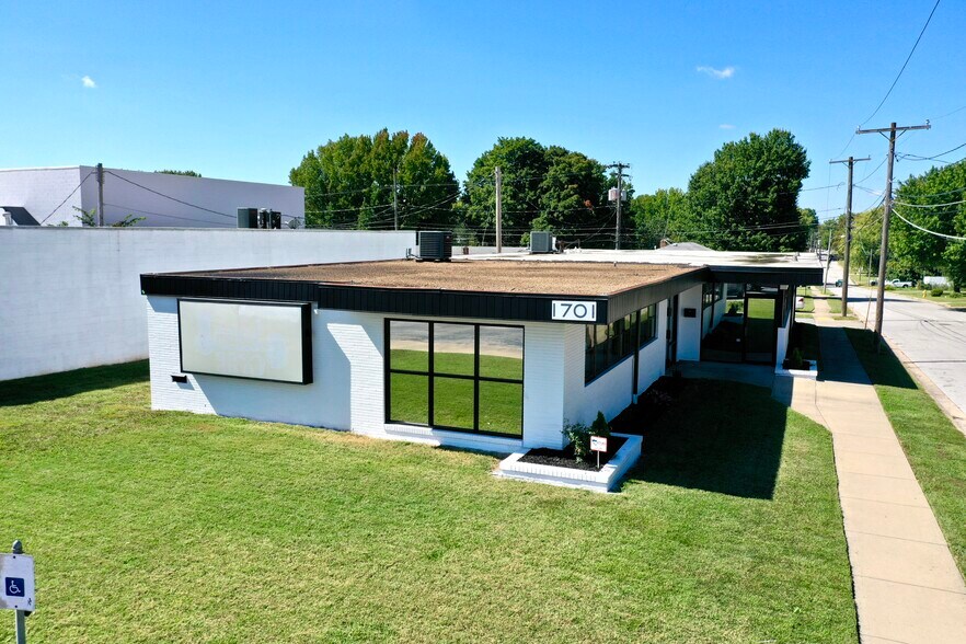 More Photos Of 1701 S Campbell Ave, Springfield Office For Sale