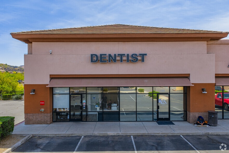 More Photos Of 1825-1855 W Greenway Rd, Phoenix Freestanding For Lease