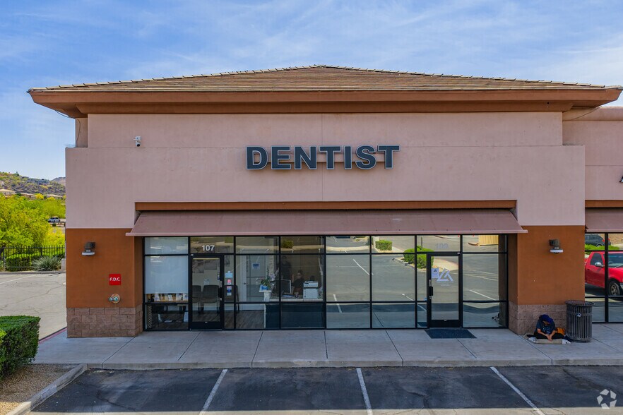 More Photos Of 1825-1855 W Greenway Rd, Phoenix Freestanding For Lease