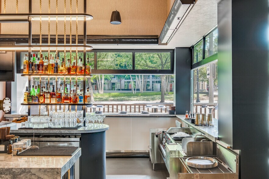 More Photos Of 2323 Victory Ave, Dallas Office For Lease