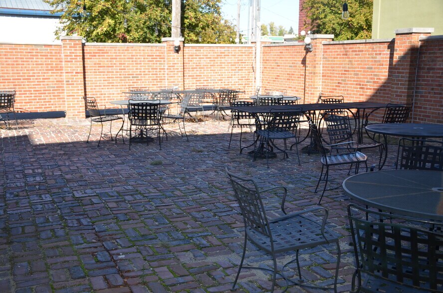 More Photos Of 11 Benton Ave E, Albia Restaurant For Sale