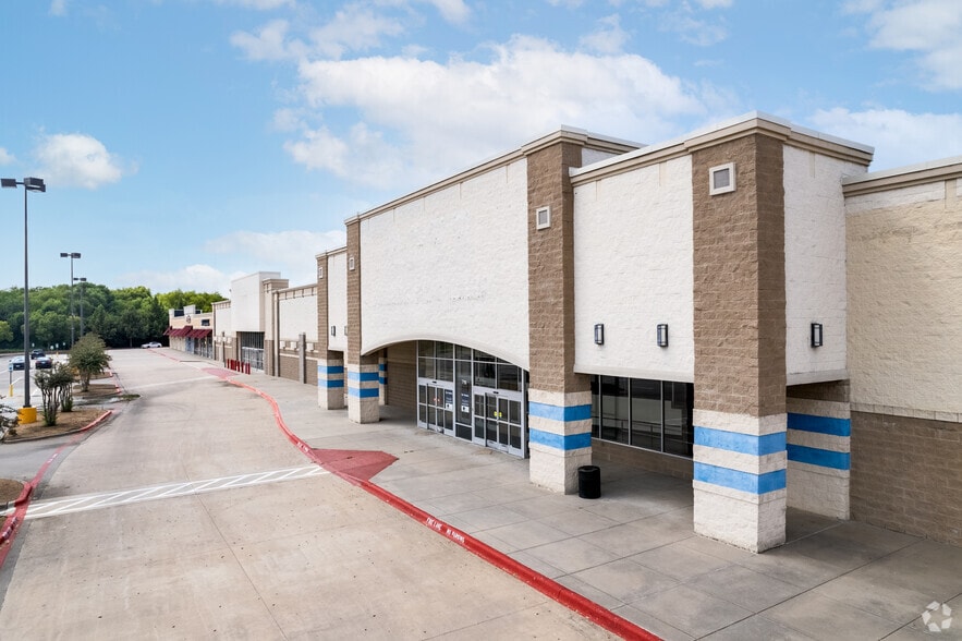 More Photos Of 729 Hebron Pky, Lewisville Unknown For Lease