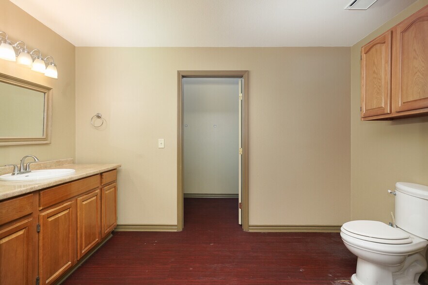 More Photos Of 2 Hill View Ln, Boerne Warehouse For Lease