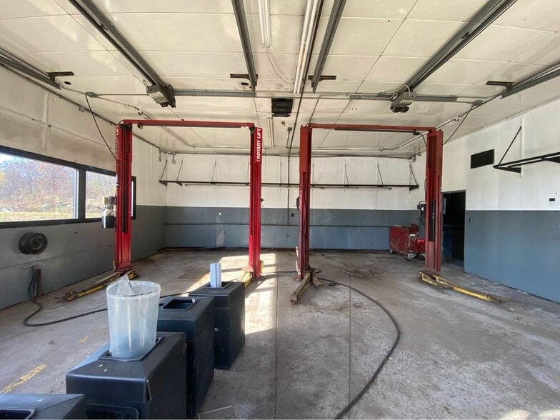 More Photos Of 70 Lafayette Rd, North Hampton Service Station For Lease