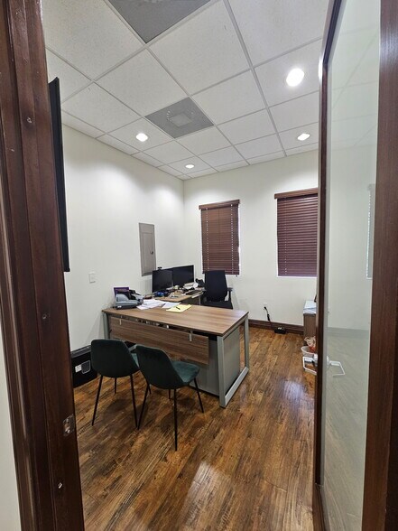 More Photos Of 134 S Dixie Hwy, Hallandale Beach Office For Lease