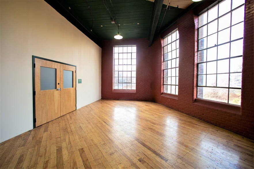 More Photos Of 642 Hilliard St, Manchester Unknown For Lease