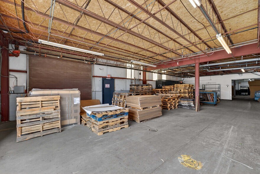 More Photos Of 182 Lewis Rd, Royal Oaks Industrial For Sale