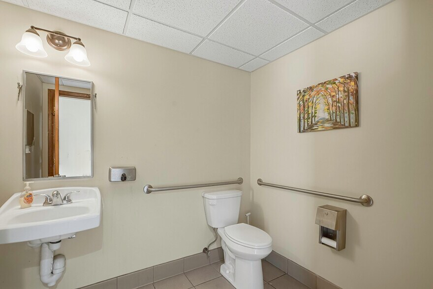 More Photos Of 37 Pierce St, Northborough Office For Sale