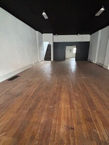 More Photos Of 15 N Main St, Three Rivers General Retail For Lease