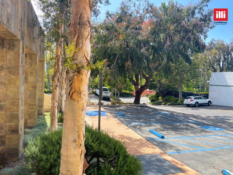 More Photos Of 950 Lawrence Dr, Thousand Oaks Manufacturing For Lease