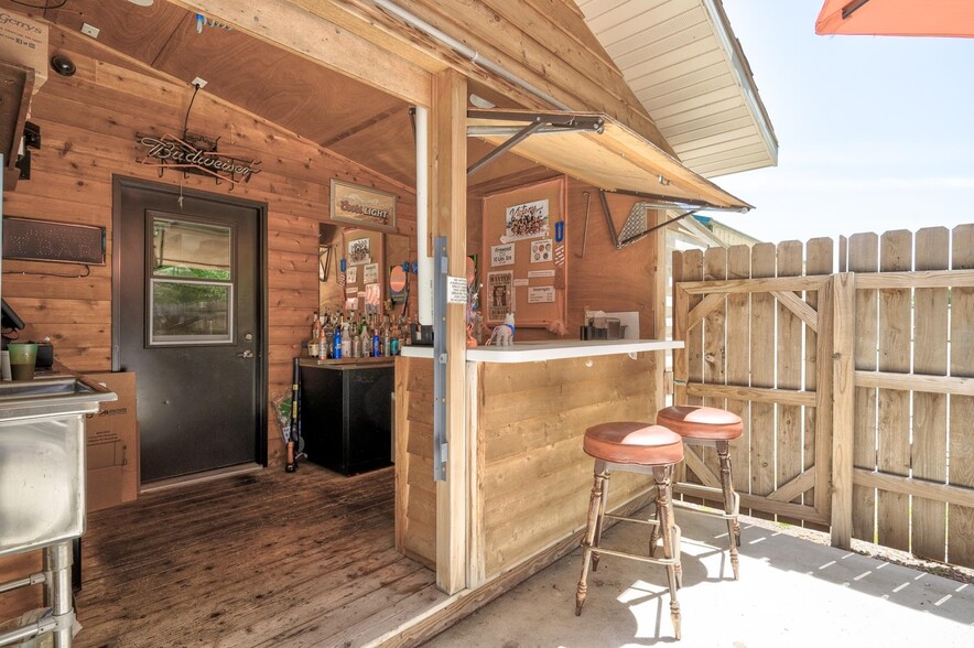 More Photos Of 100 Hill Ave, Spirit Lake Restaurant For Sale