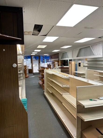 More Photos Of 114 Front St, Bath Storefront For Lease