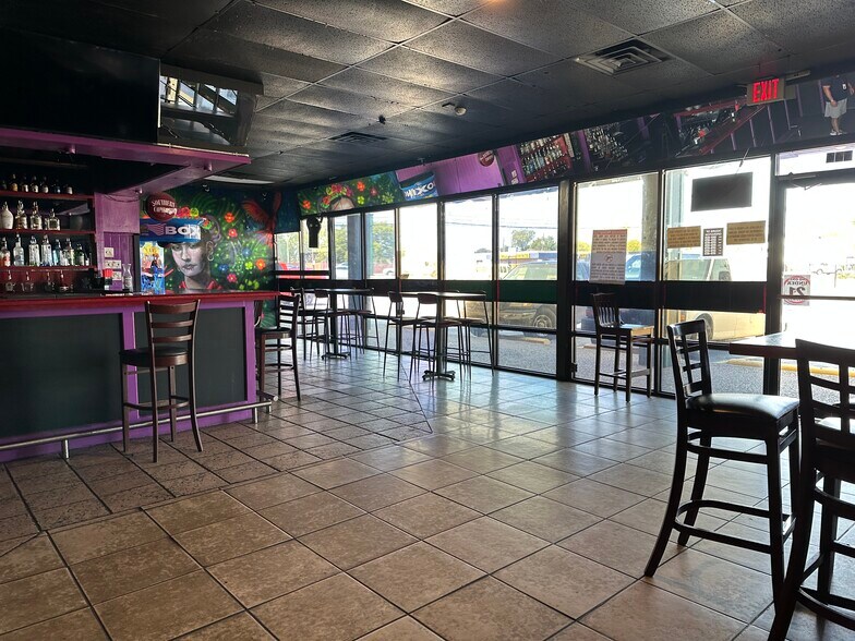 More Photos Of 844 Secretary Dr, Arlington General Retail For Lease