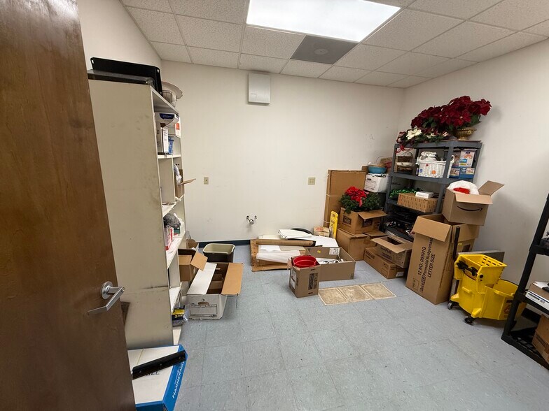 More Photos Of 1703-1705 Holbrook St, Greensboro Light Manufacturing For Sale