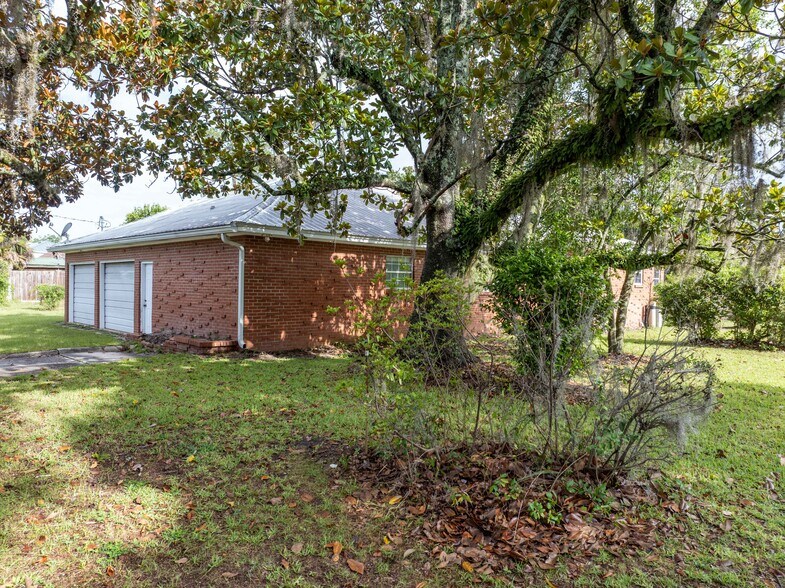 More Photos Of 164 NE Laguna Dr, Lake City Office For Sale