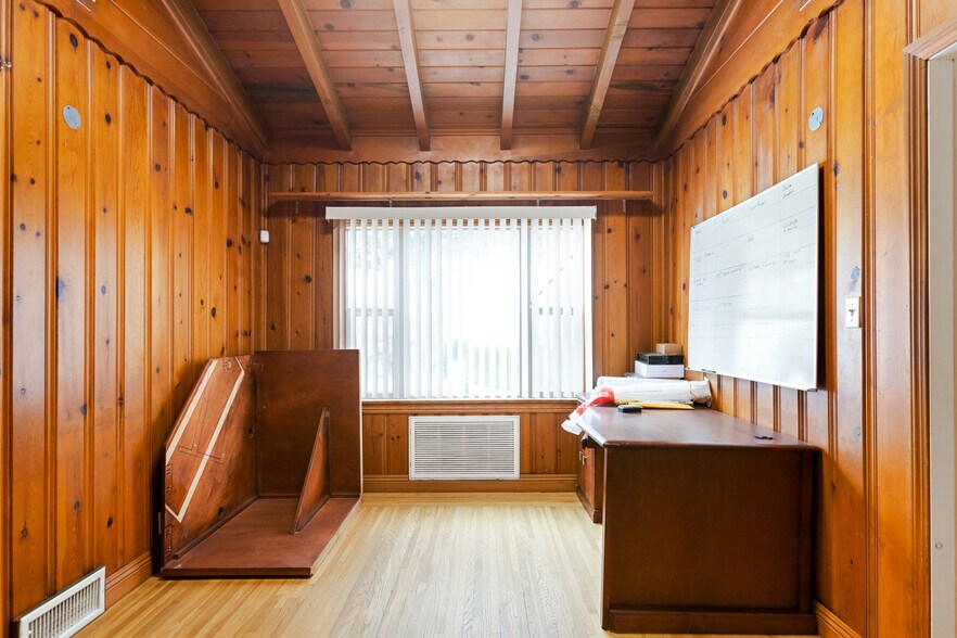 More Photos Of 635 Veile Ave, Beaumont Office For Sale