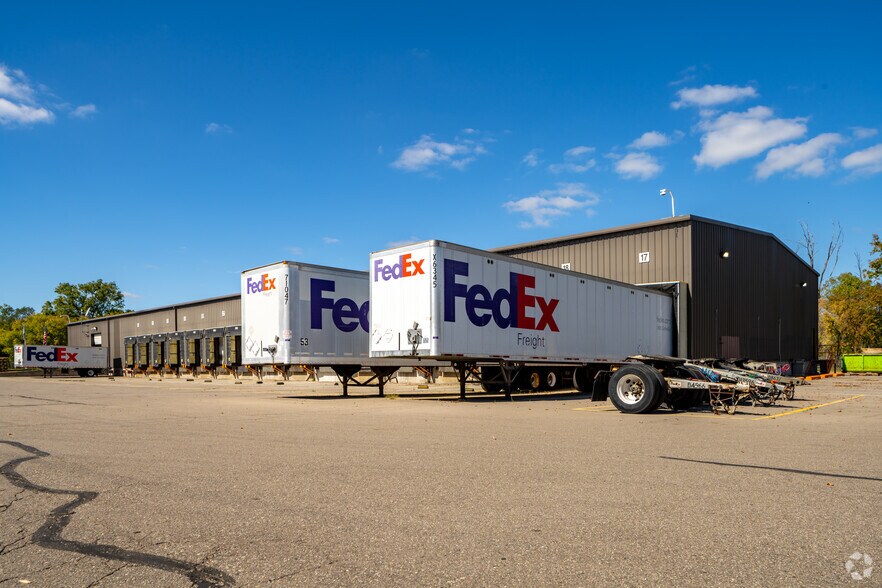 More Photos Of 4025 S Dye Rd, Swartz Creek Truck Terminal For Sale