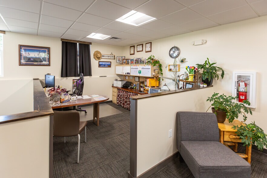 More Photos Of 200 W Railroad Ave, Plains Medical For Sale