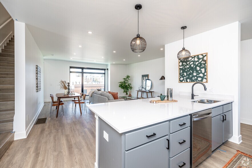 More Photos Of 1200 Keosauqua Way, Des Moines Apartments For Sale