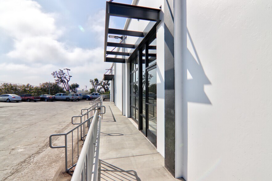 More Photos Of 3860 E Main St, Ventura Freestanding For Lease