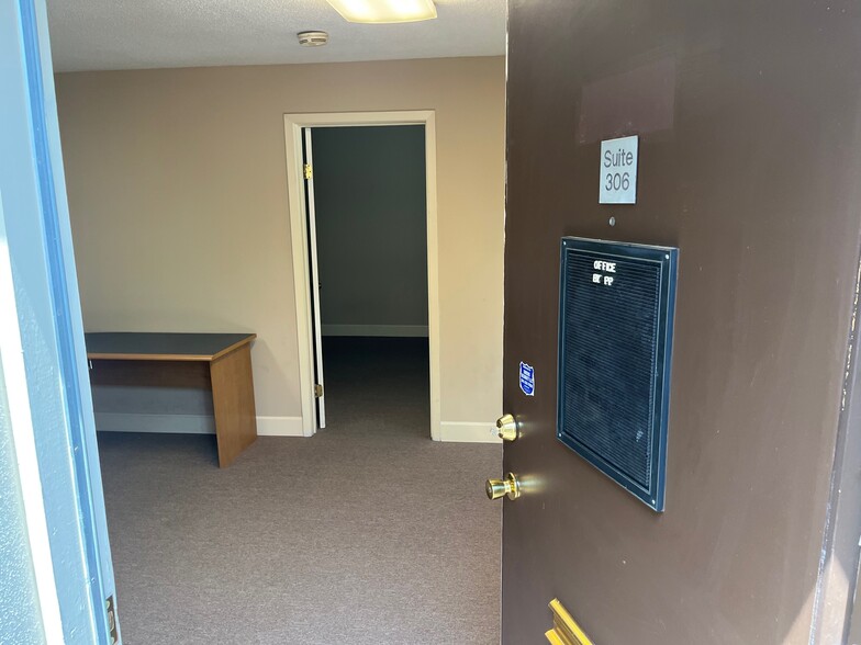 More Photos Of 2024 Arkansas Valley Dr, Little Rock Office For Sale