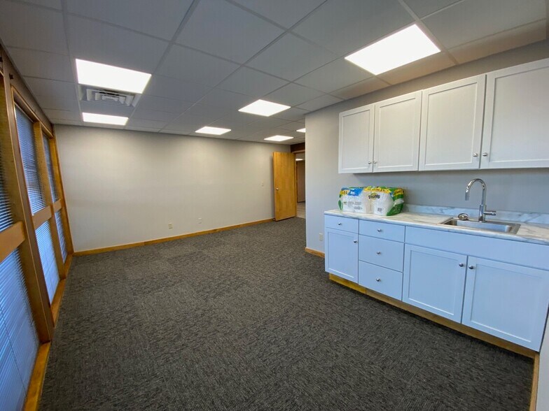 More Photos Of 14401 E 42nd St, Independence Unknown For Lease