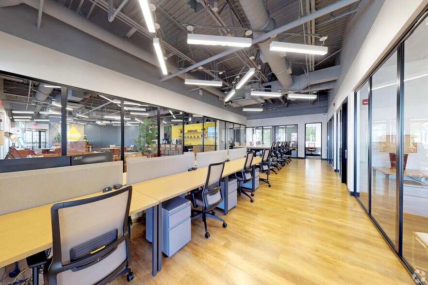 More Photos Of 2000 PGA Blvd, Palm Beach Gardens Coworking Space