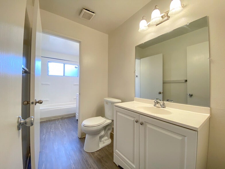 More Photos Of 2330 Hurley Way, Sacramento Apartments For Sale