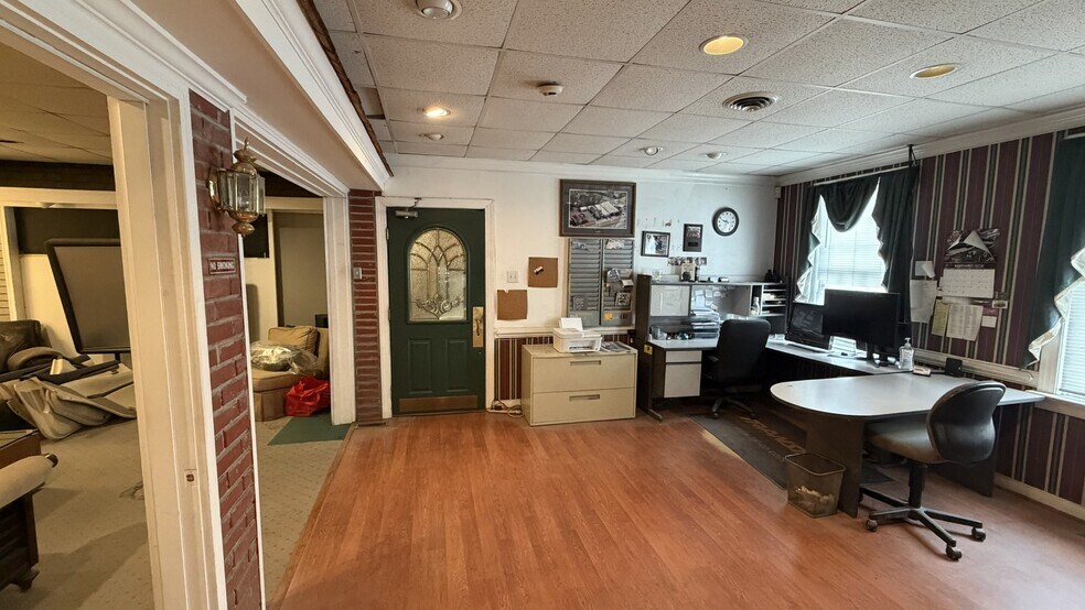 More Photos Of 1001-1015 Jefferson Davis Hwy, Richmond Auto Repair For Sale