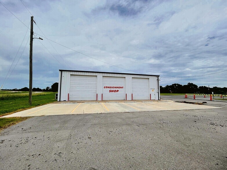 Primary Photo Of 120 W Peak Blvd, Muskogee Freestanding For Sale