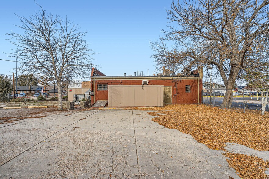 More Photos Of 3800 W Colfax Ave, Denver Restaurant For Sale