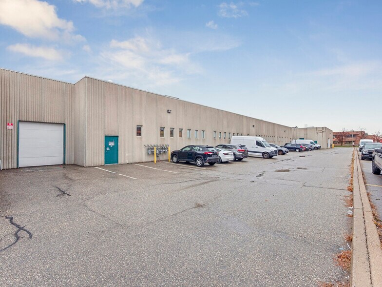 More Photos Of 175 W Beaver Creek Rd, Richmond Hill Light Distribution For Sale