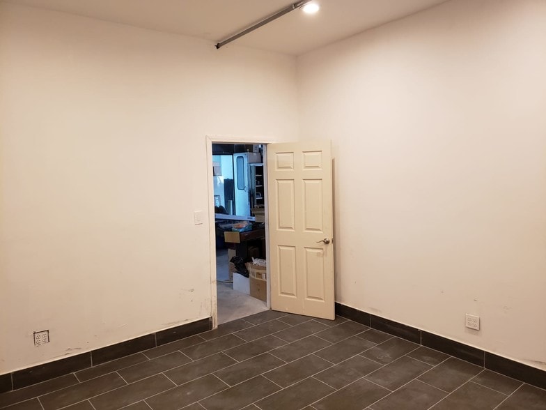 More Photos Of 17721 Sherman Way, Reseda Auto Repair For Sale