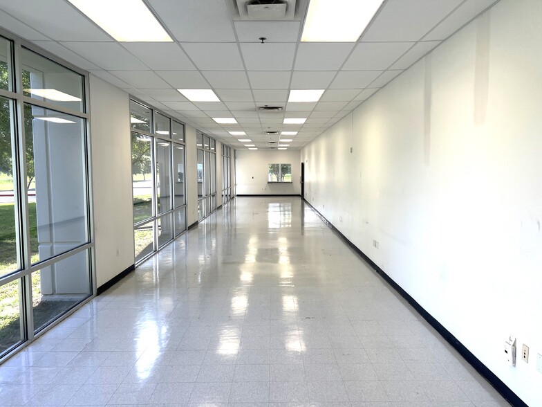 More Photos Of 5001 Greenwood Rd, Shreveport Distribution For Lease