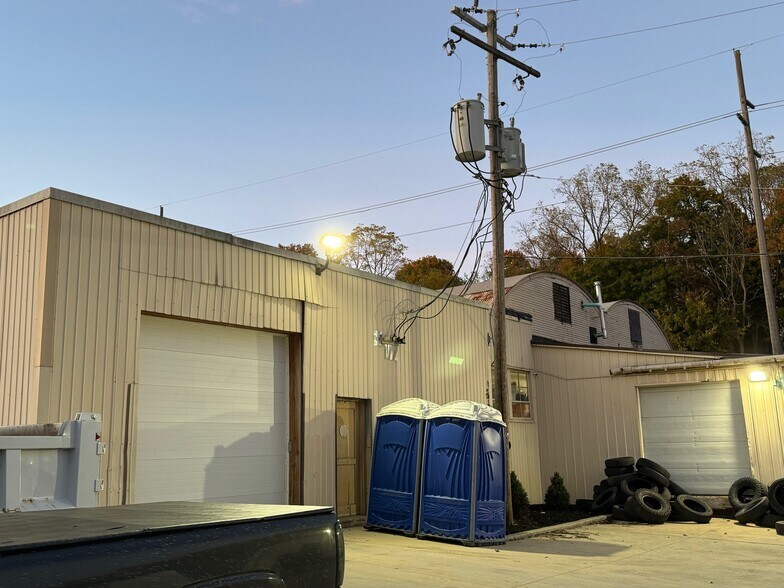 More Photos Of 201 S Mill St, South Lyon Manufacturing For Sale