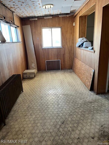 More Photos Of 1523 E 8 Mile Rd, Hazel Park Flex For Sale