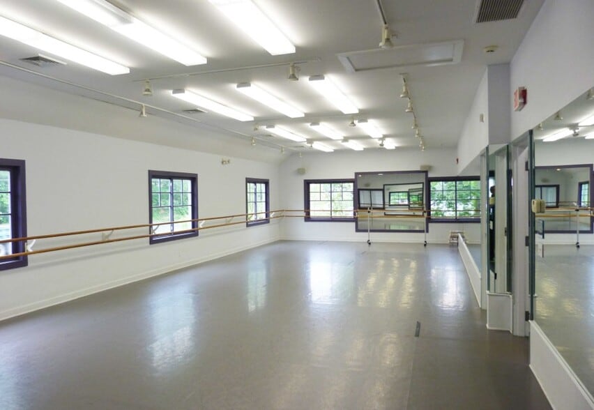 More Photos Of 345 Post Rd W, Westport Storefront Retail Office For Lease