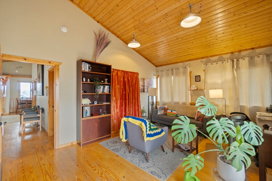 More Photos Of 338 NW 85th St, Seattle Office For Sale