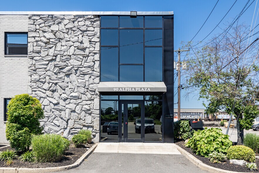 More Photos Of 62-90 Alpha Plz, Hicksville Warehouse For Lease