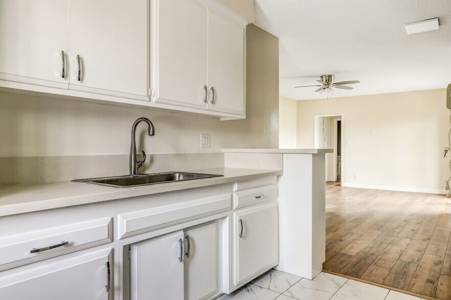 More Photos Of 423 N Harvard Blvd, Los Angeles Apartments For Sale
