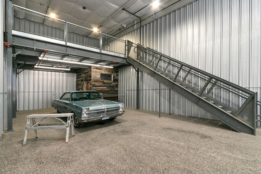 More Photos Of 5380 Ronald Reagan Blvd, Johnstown Flex For Sale