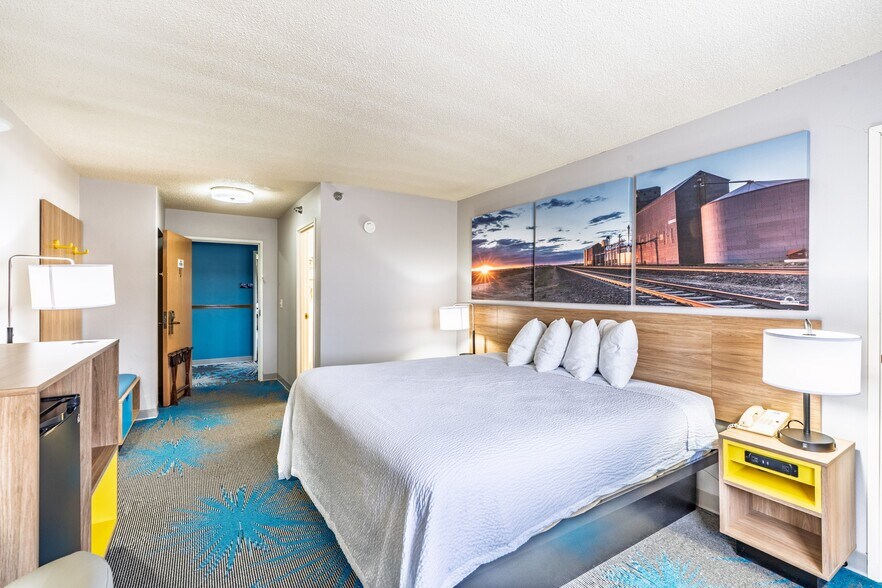 More Photos Of 519 Crook St, Custer Hotel For Sale