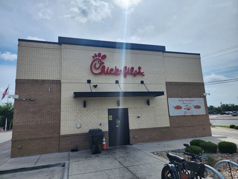 More Photos Of 500 E Commerce St, Brownwood Fast Food For Sale